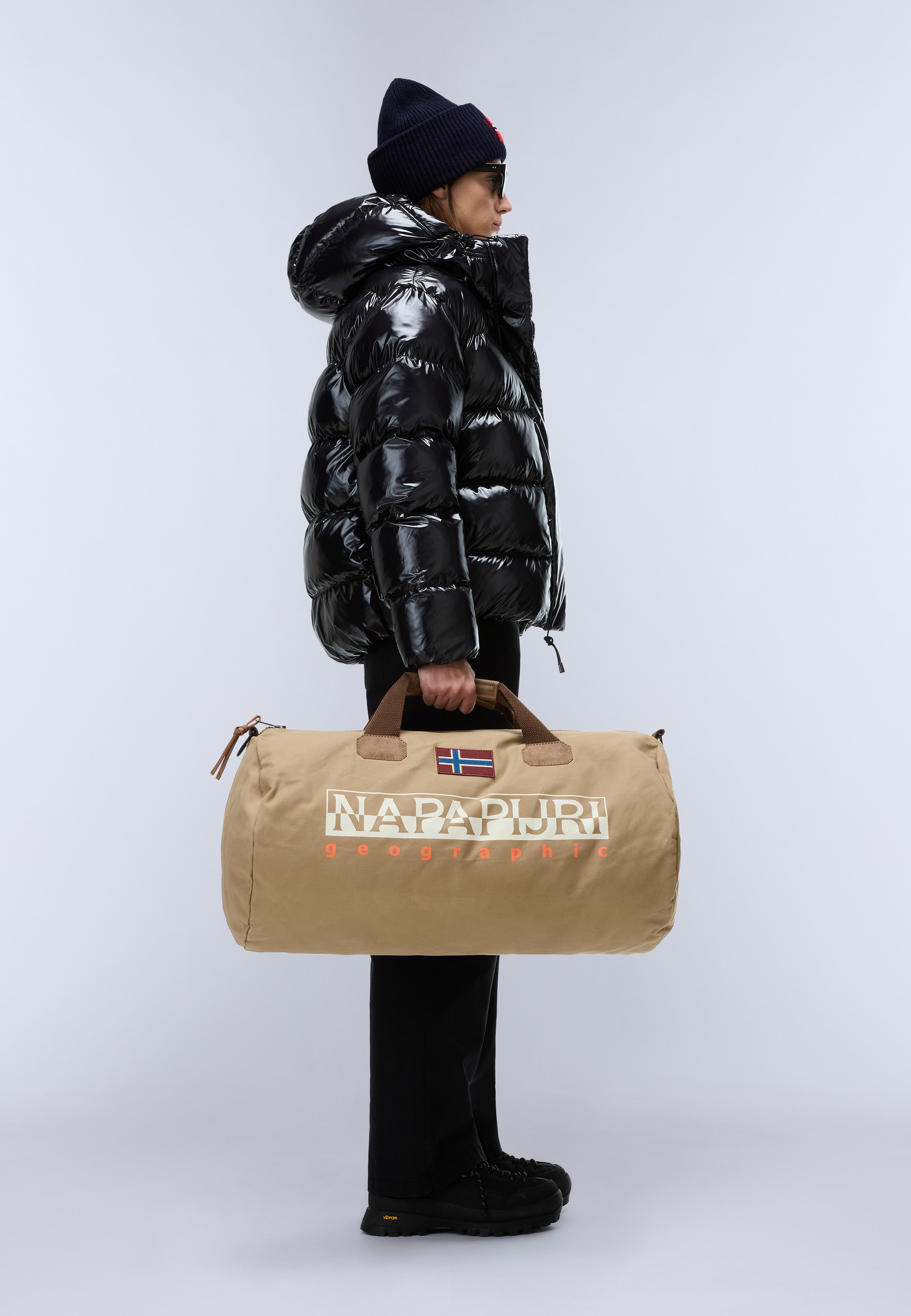 激レア NAPAPIJRI 牛革 ボストンバッグ 約100L Napapijri Bering Duffle Bag - 48 Lt Men & Women Beige Petrified Oak