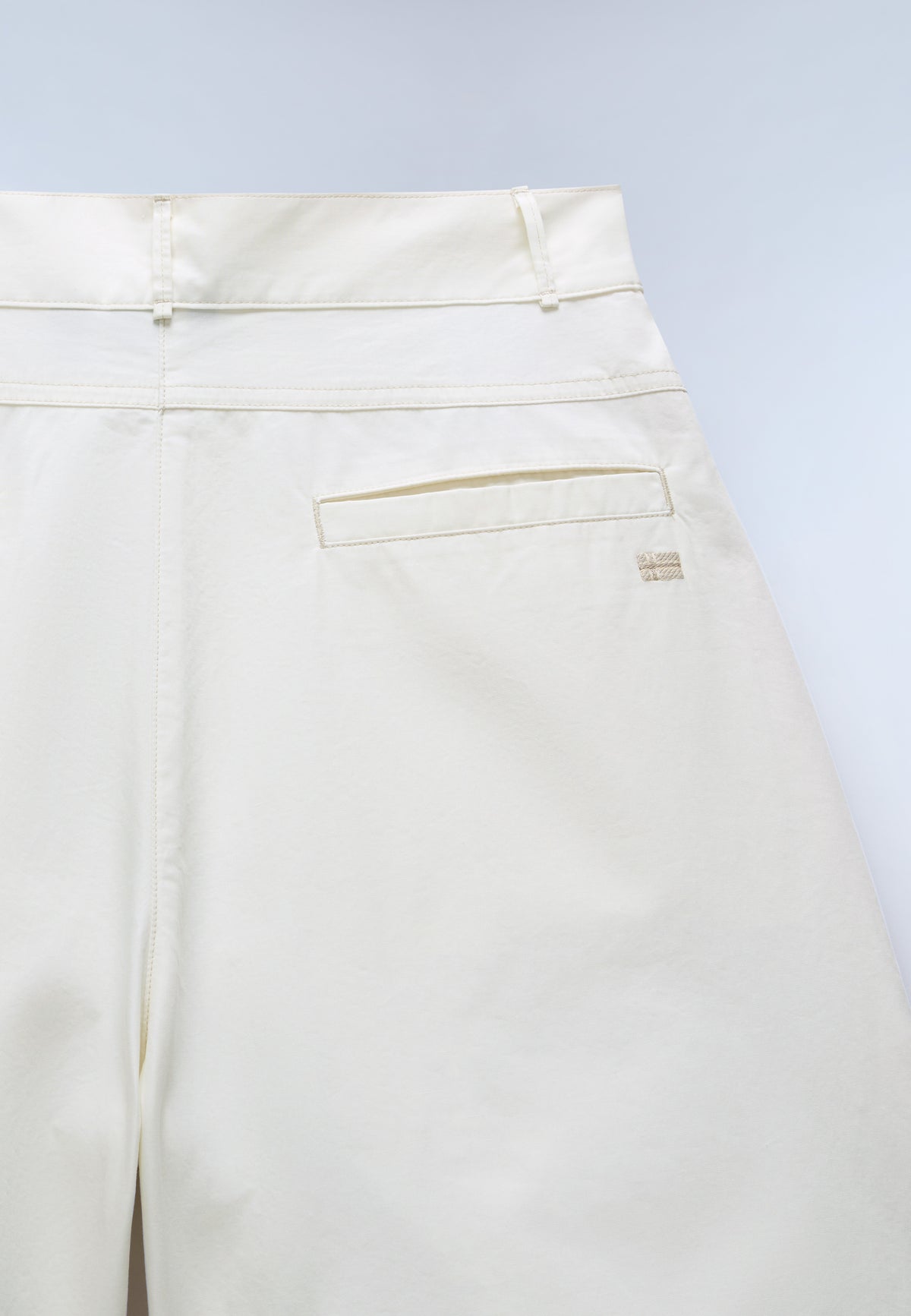 Lucidum Bermuda Shorts White Whisper - 7