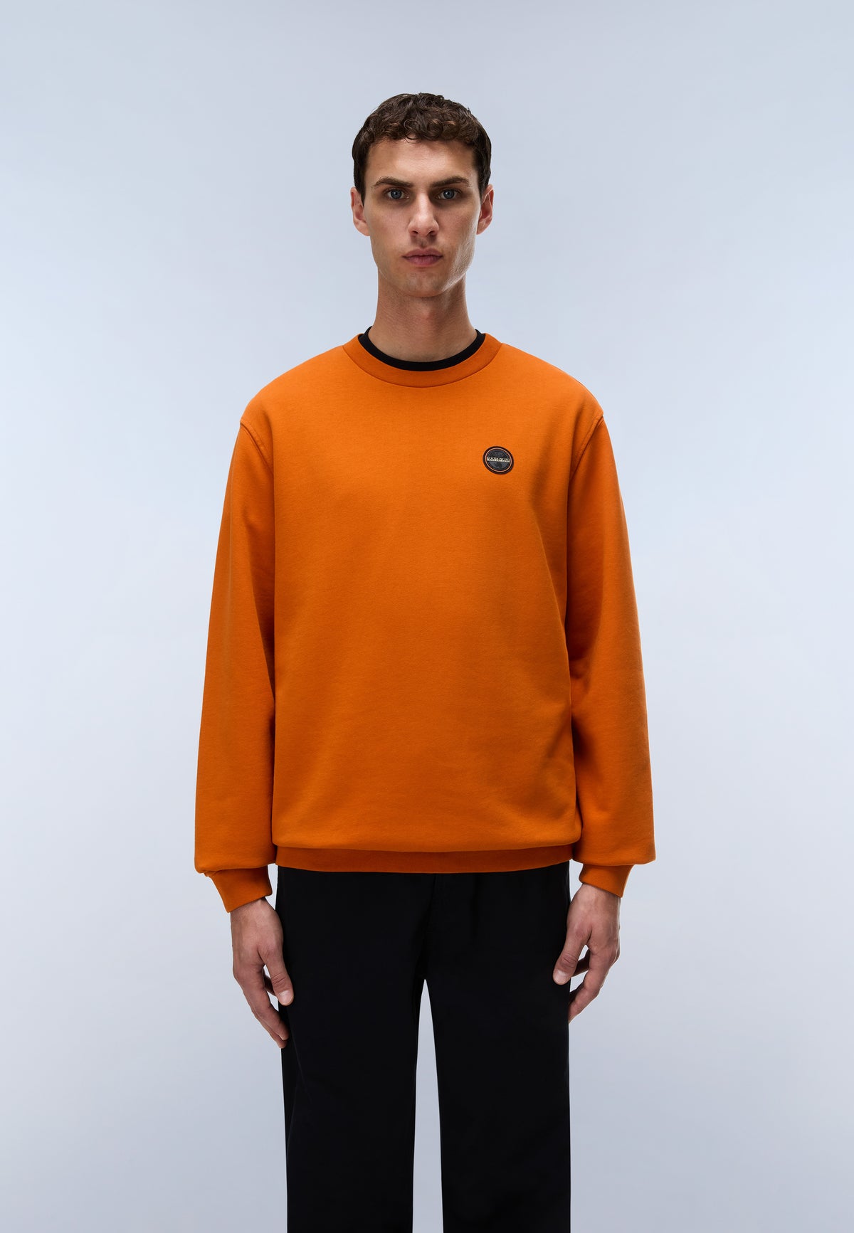 Napapijri Sweat-shirt en French Terry Badge Orange Gold Homme - 3