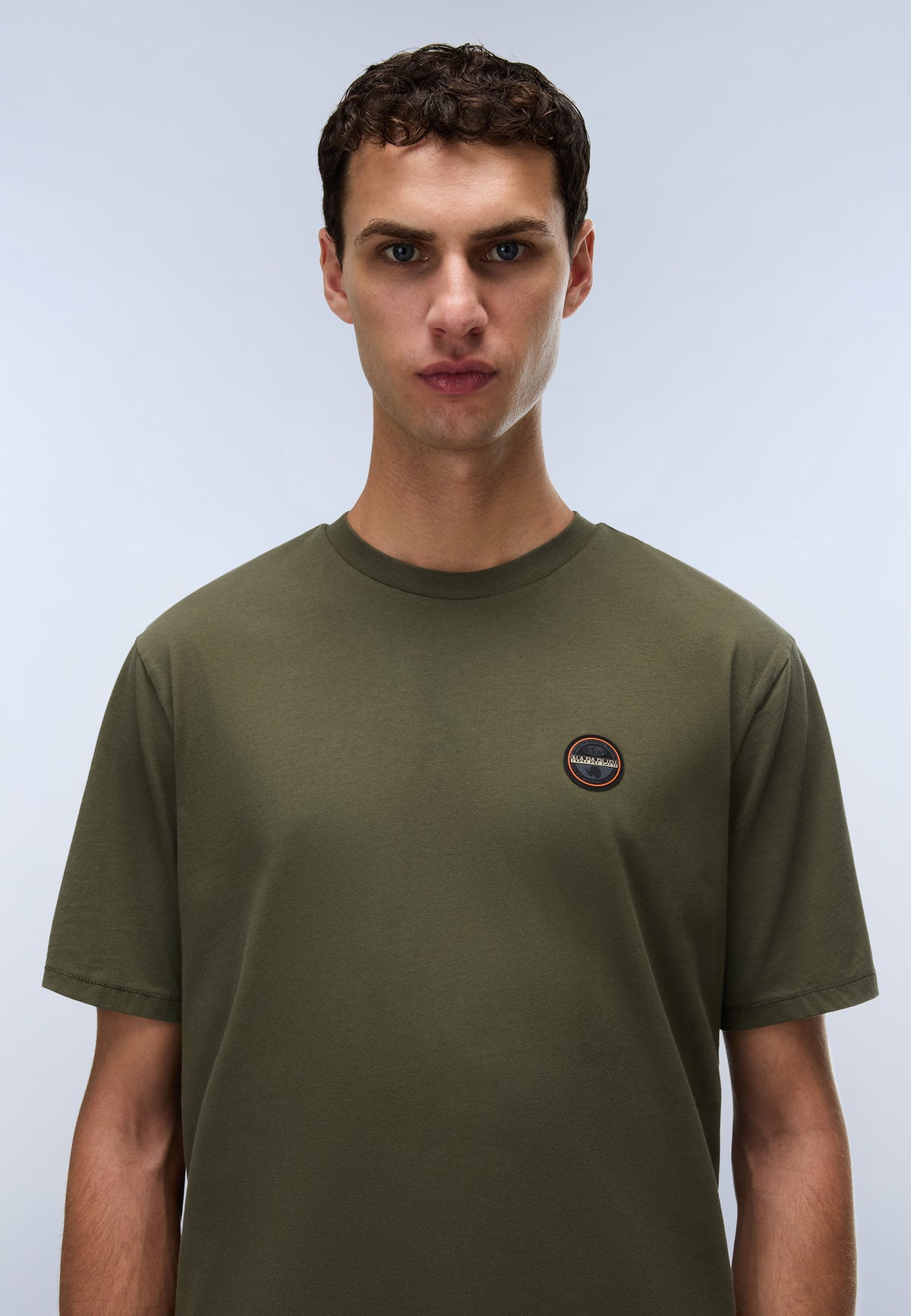 Napapijri Kurzärmeliges Jersey-T-Shirt Badge Grün Olive Night Herren - 2