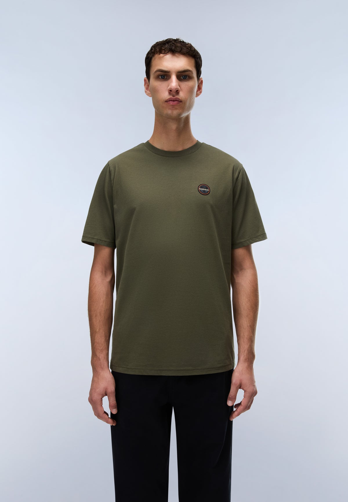 Napapijri Kurzärmeliges Jersey-T-Shirt Badge Grün Olive Night Herren - 3